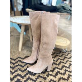 Bottes à talons bout pointu