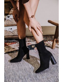 Bottines effet suedine à talons